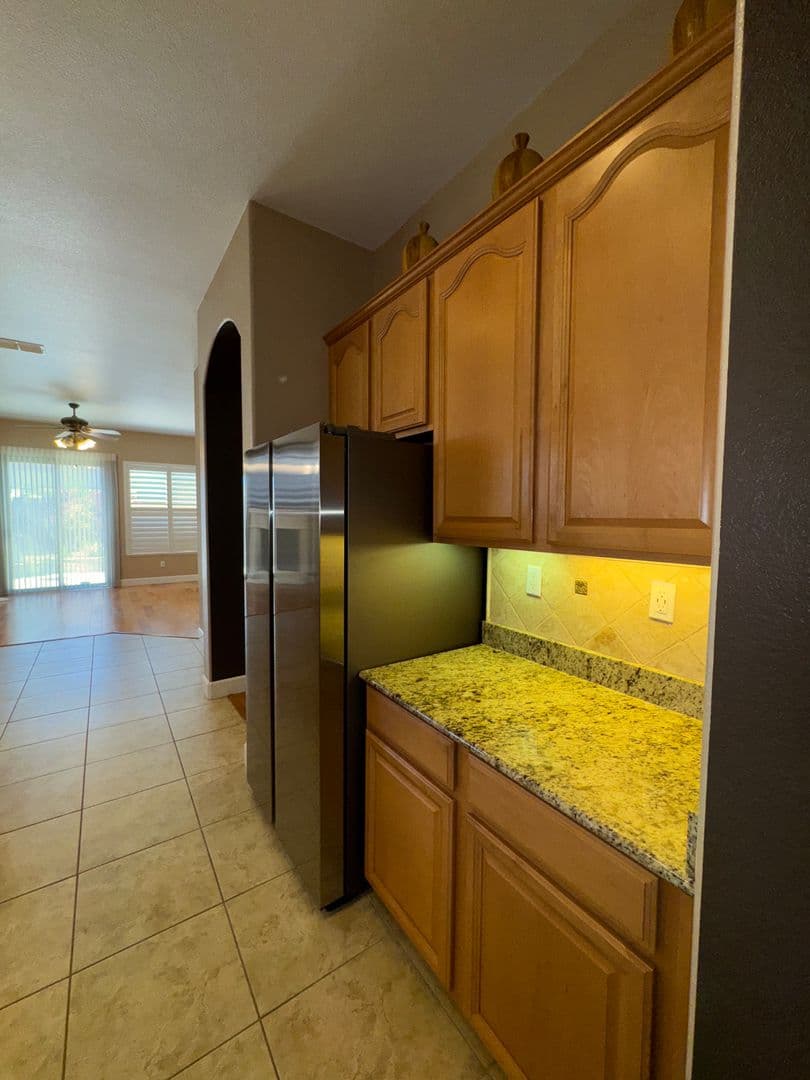 Elk Grove House: 10364 Via Cinta Court