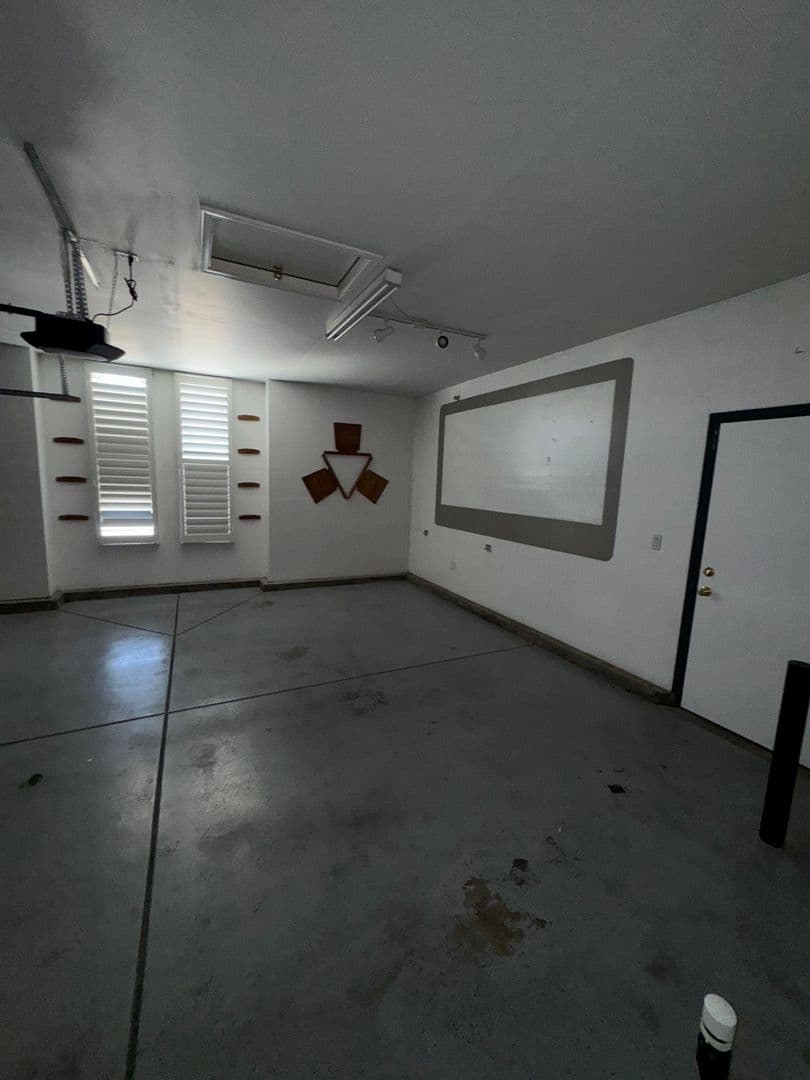 Elk Grove House: 10364 Via Cinta Court