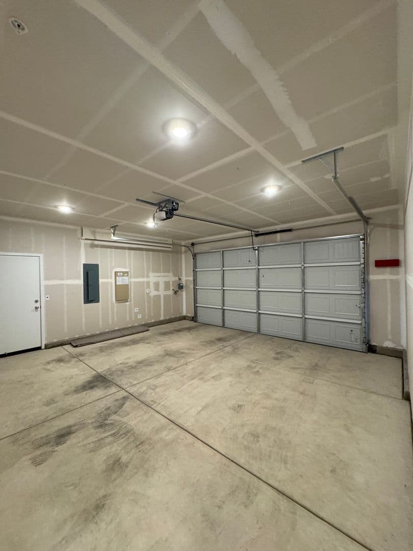 Elk Grove House: 8412 Sinesky Way
