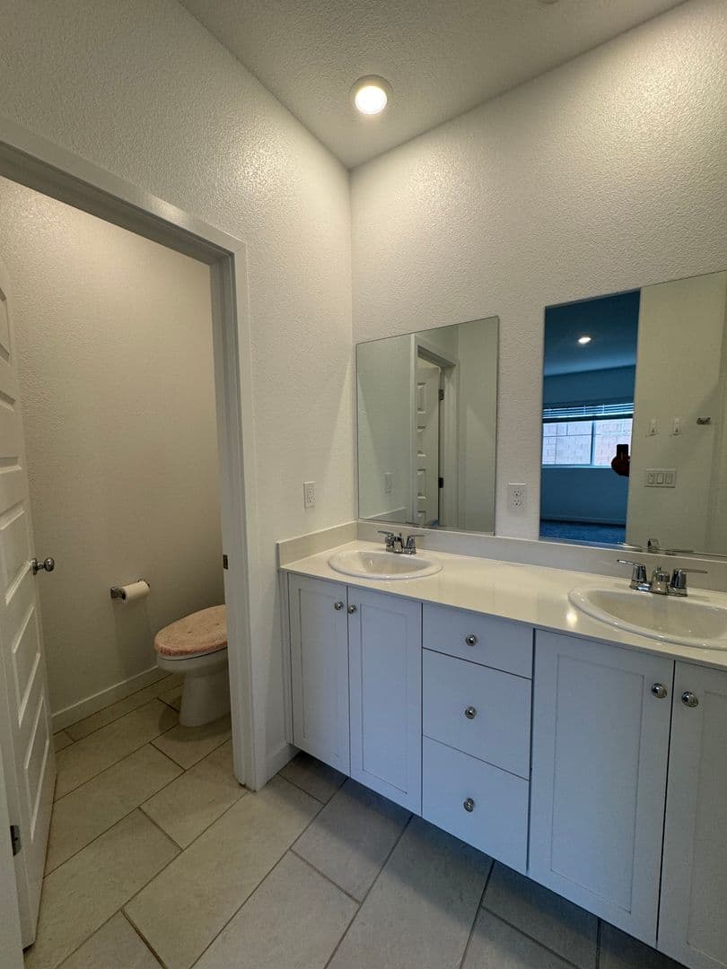 Elk Grove House: 8412 Sinesky Way