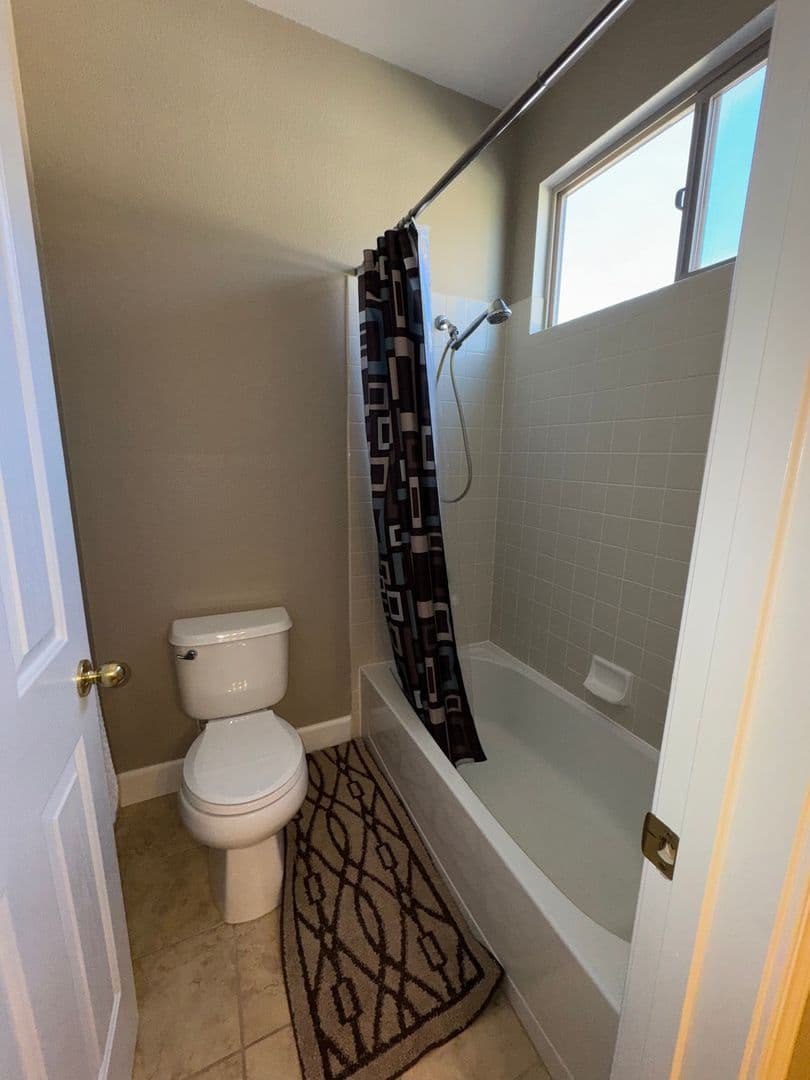 Elk Grove House: 10364 Via Cinta Court