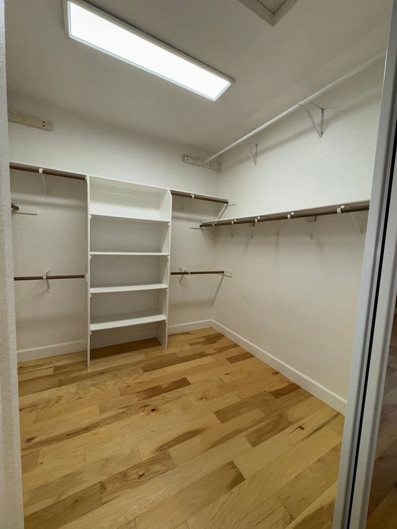 Elk Grove House: 10364 Via Cinta Court