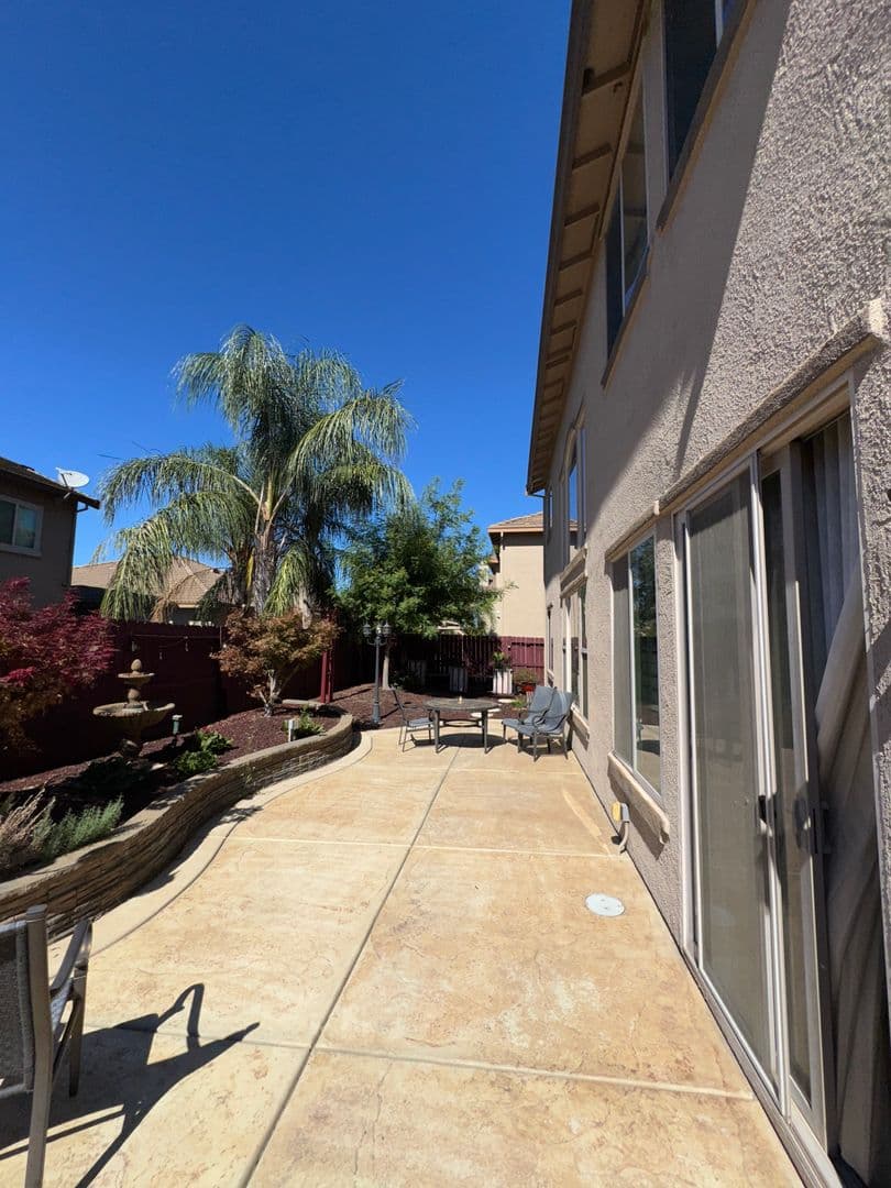 Elk Grove House: 10364 Via Cinta Court