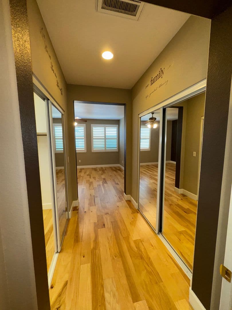 Elk Grove House: 10364 Via Cinta Court