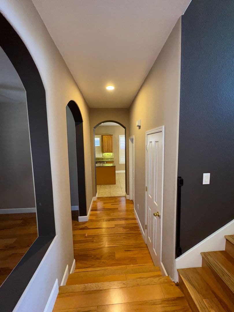 Elk Grove House: 10364 Via Cinta Court