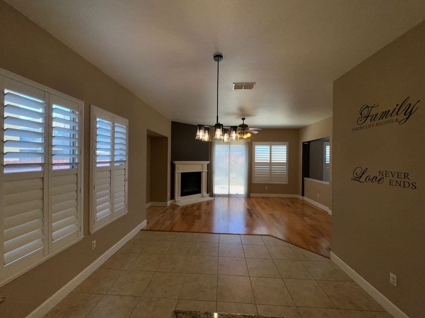 Elk Grove House: 10364 Via Cinta Court