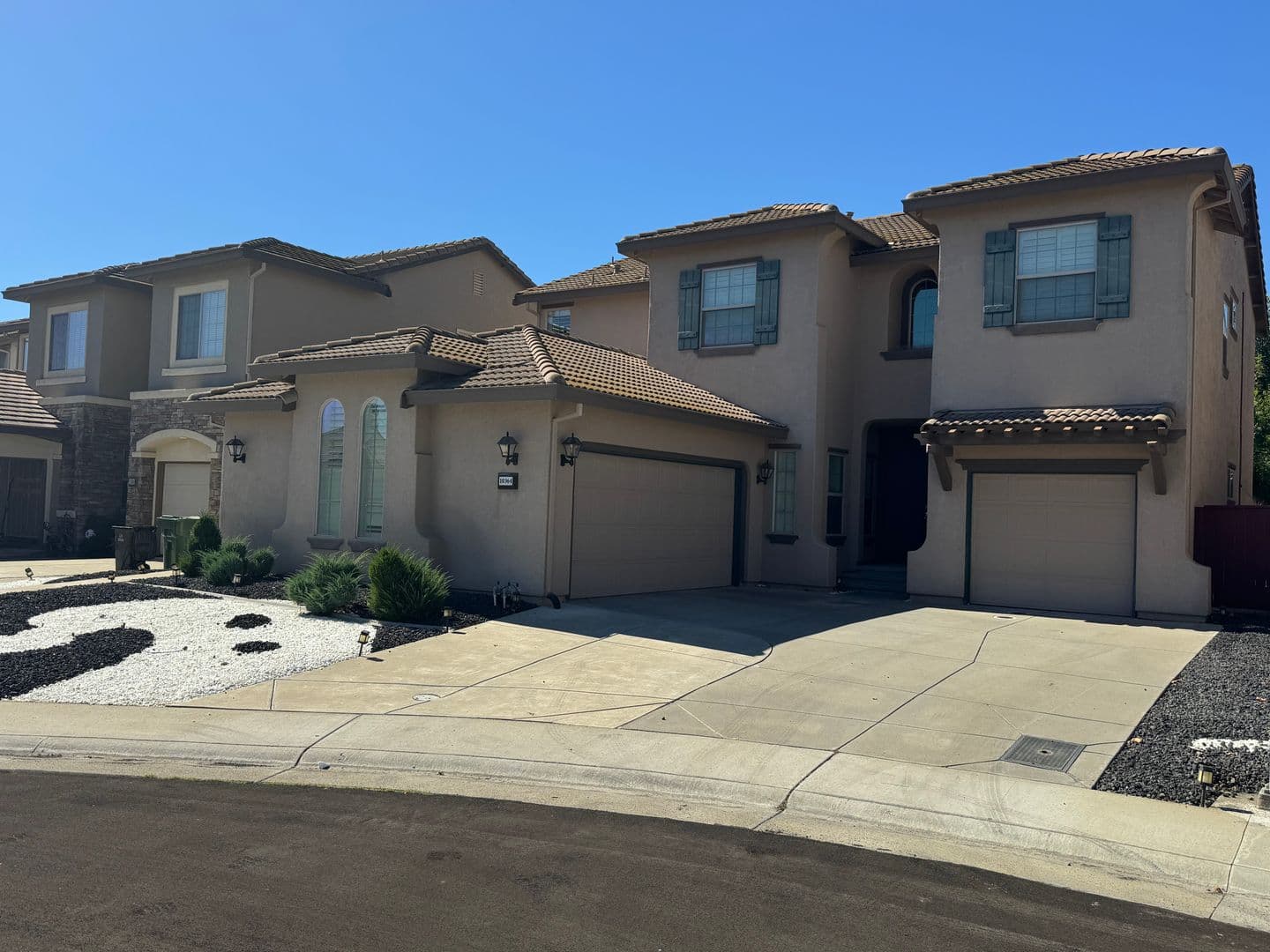 Elk Grove House: 10364 Via Cinta Court