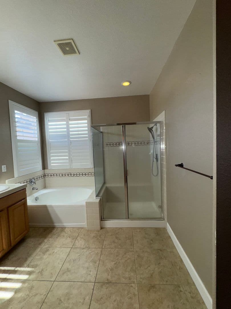 Elk Grove House: 10364 Via Cinta Court