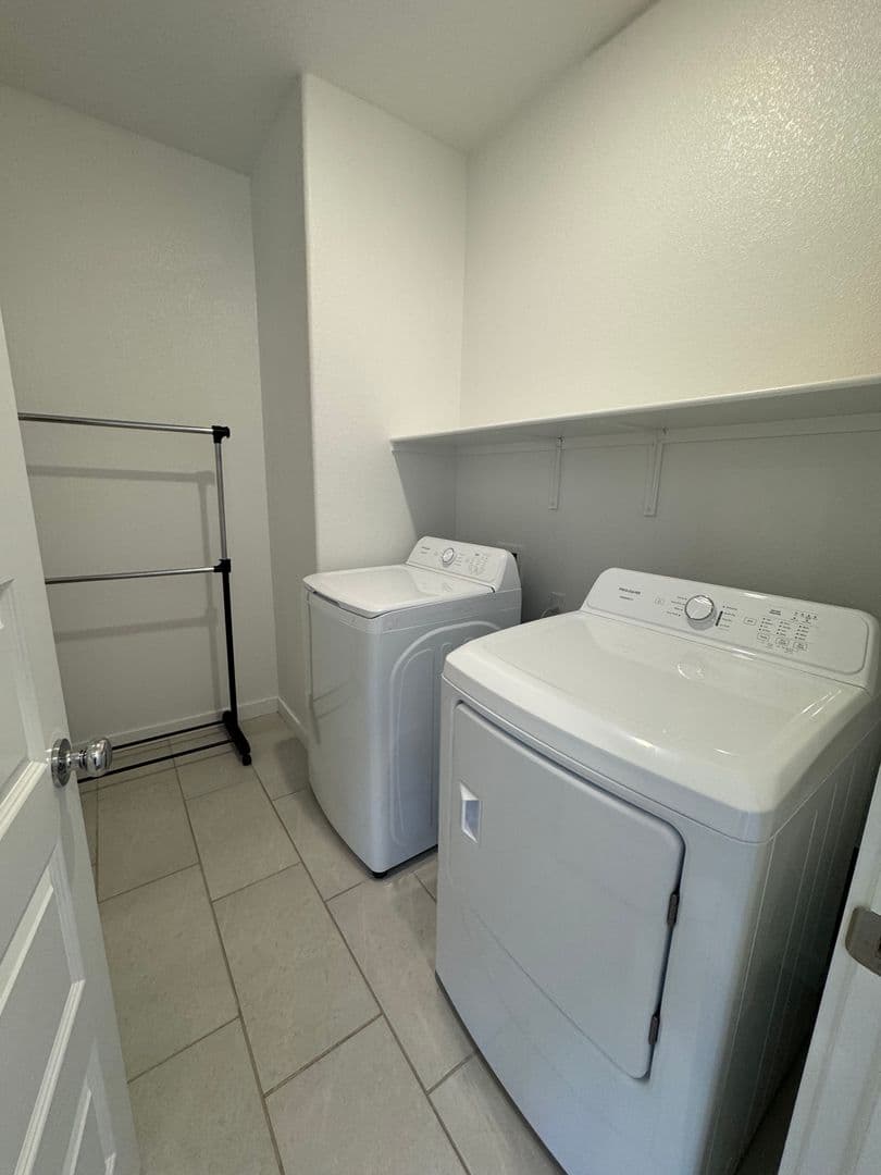 Elk Grove House: 8412 Sinesky Way