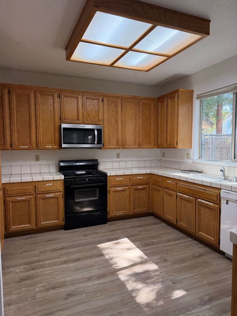 Elk Grove House: 8574 Hydrangea Ct