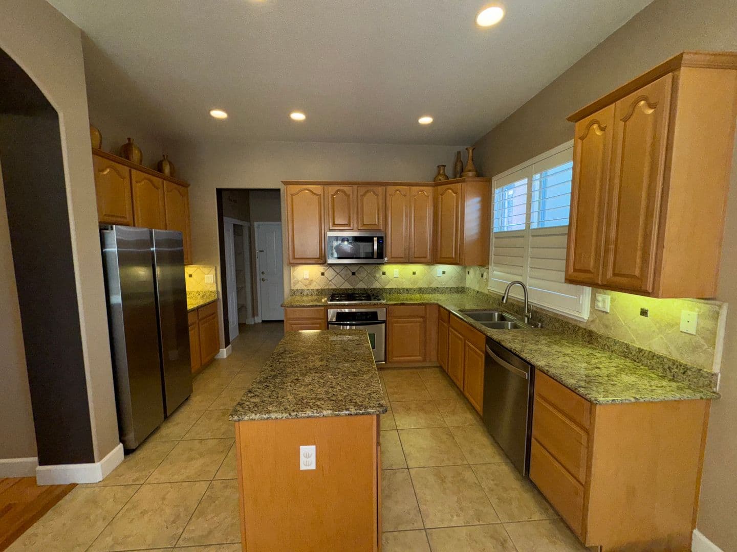 Elk Grove House: 10364 Via Cinta Court