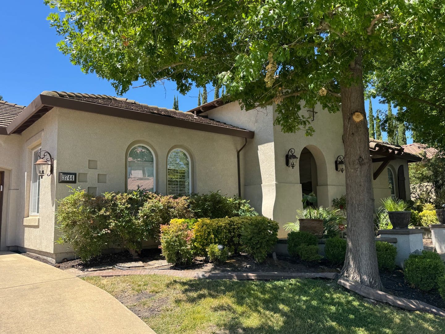 Sacramento House: 3744 Clubside Lane