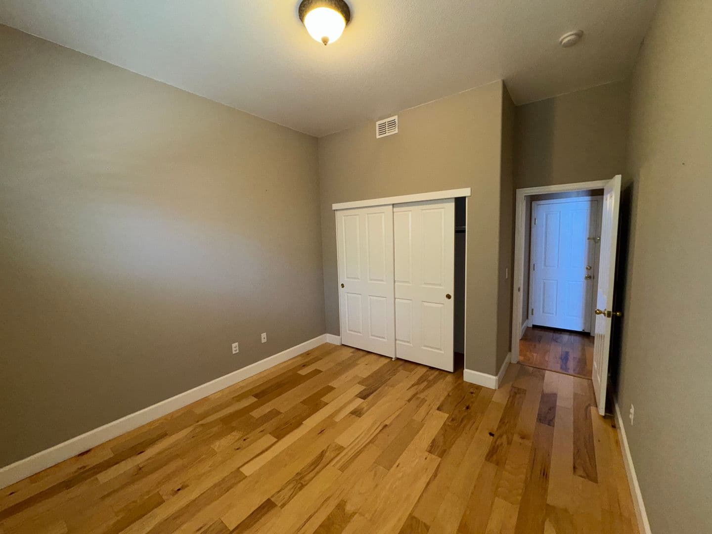 Elk Grove House: 10364 Via Cinta Court