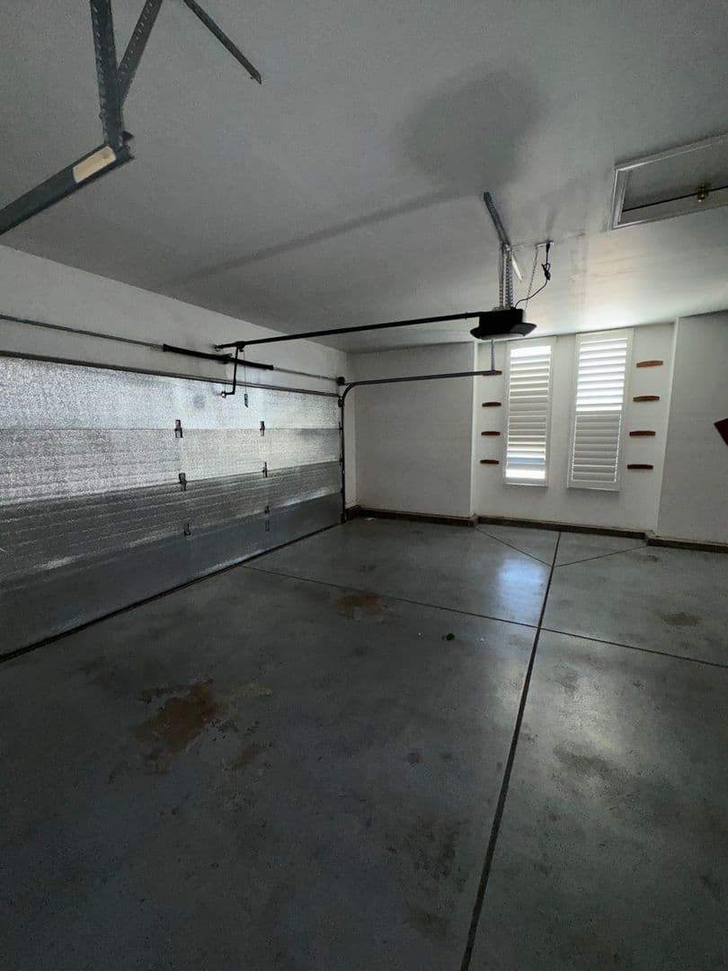 Elk Grove House: 10364 Via Cinta Court
