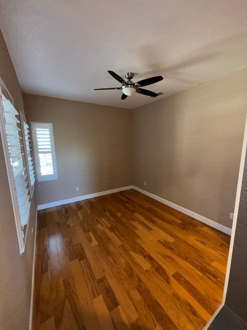 Elk Grove House: 10364 Via Cinta Court