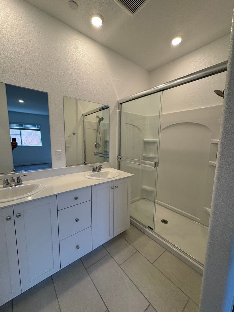 Elk Grove House: 8412 Sinesky Way