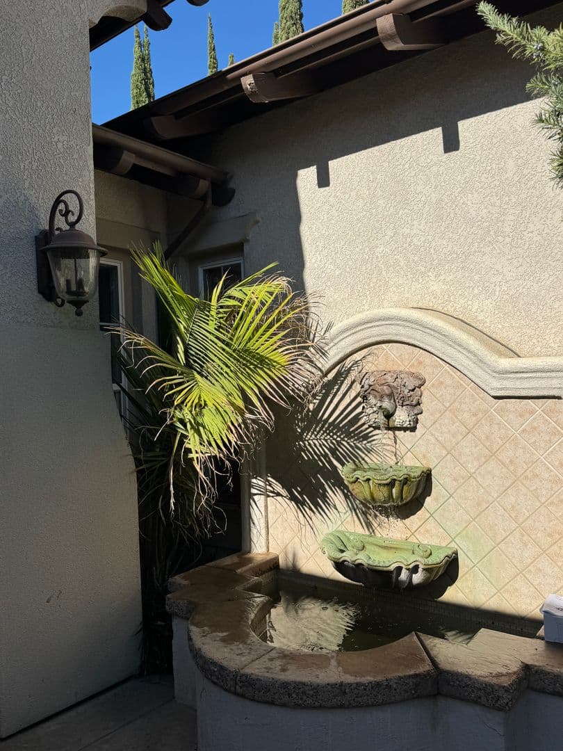 Sacramento House: 3744 Clubside Lane