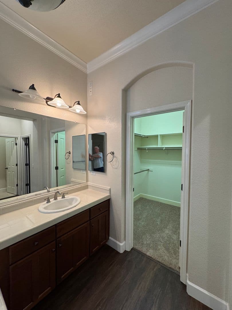 Sacramento House: 3744 Clubside Lane