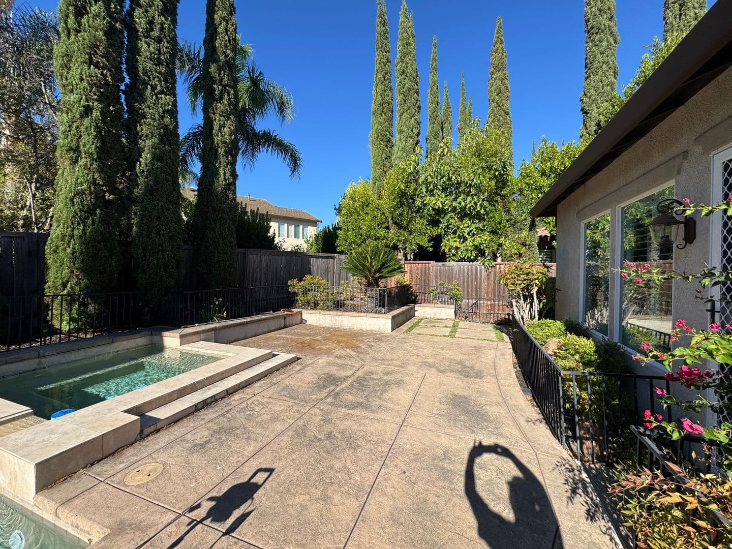 Sacramento House: 3744 Clubside Lane