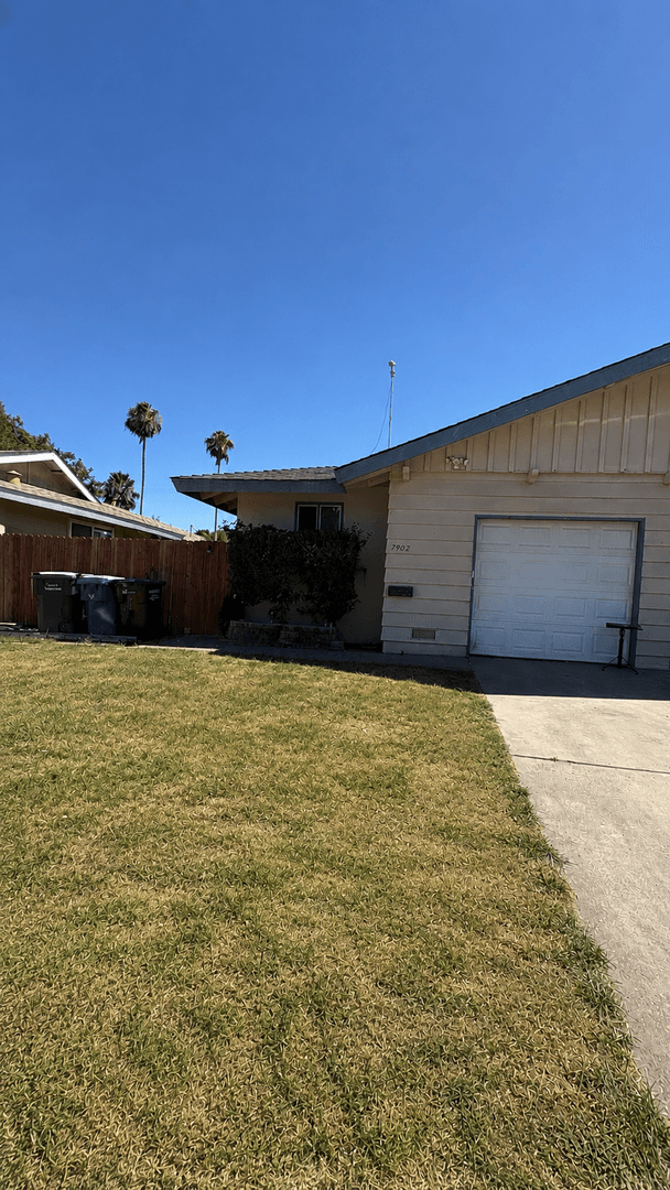 Sacramento Apartment: 7900 Loucreta Drive