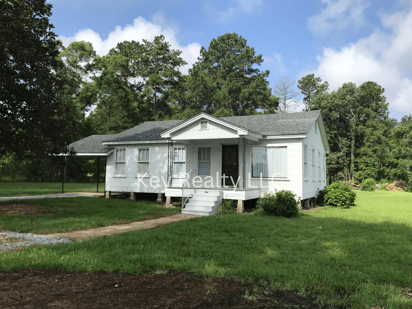 Dry Prong House: 21046 Hwy 167