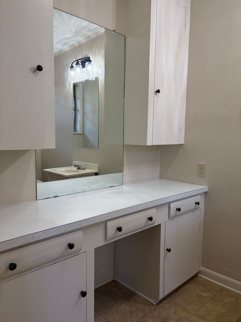 Pineville House: 4519 Woodlawn Dr