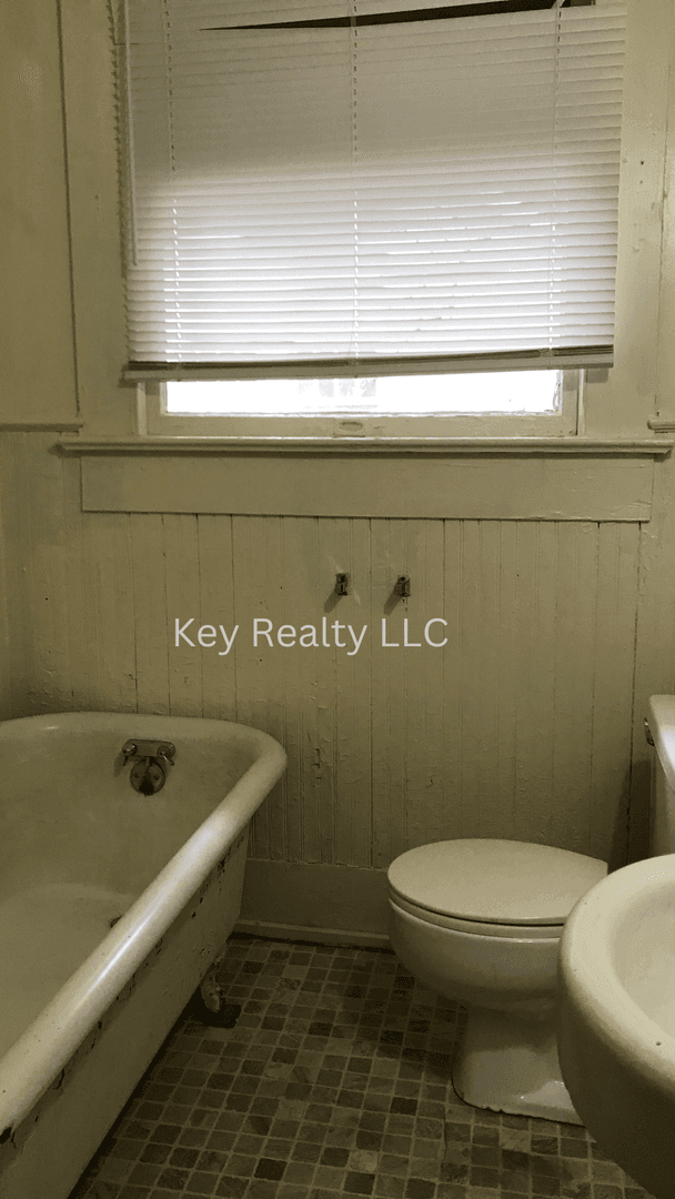 Alexandria House: 612-A 18th St