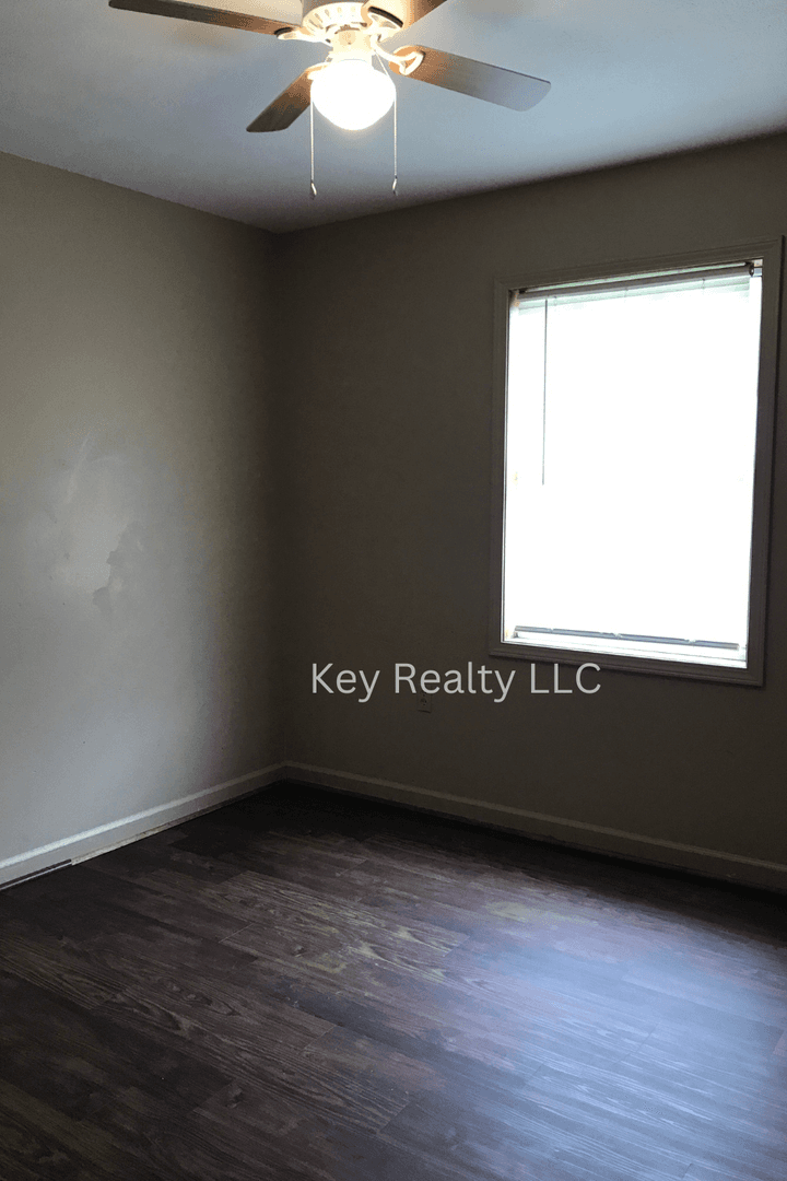 Pineville House: 1313-A Palmetto