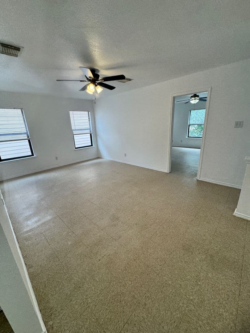San Antonio House: 26 Viking Oak