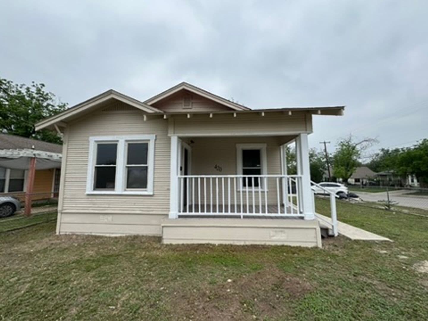 San Antonio House: 420 Clark Avenue