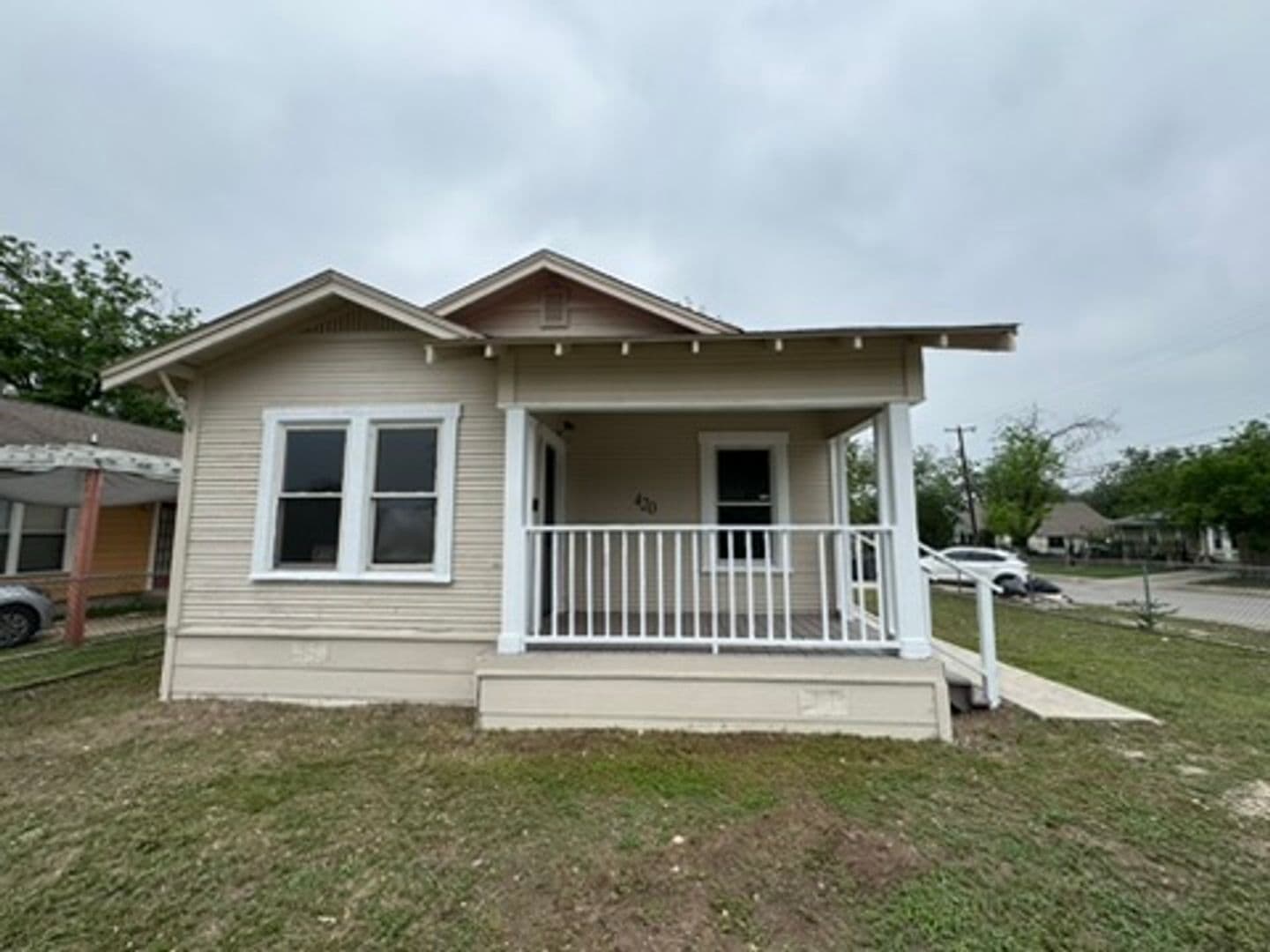 San Antonio House: 420 Clark Avenue