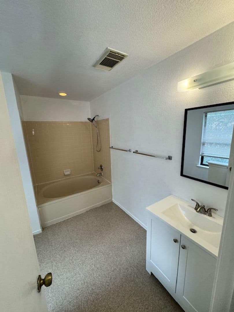 San Antonio House: 26 Viking Oak