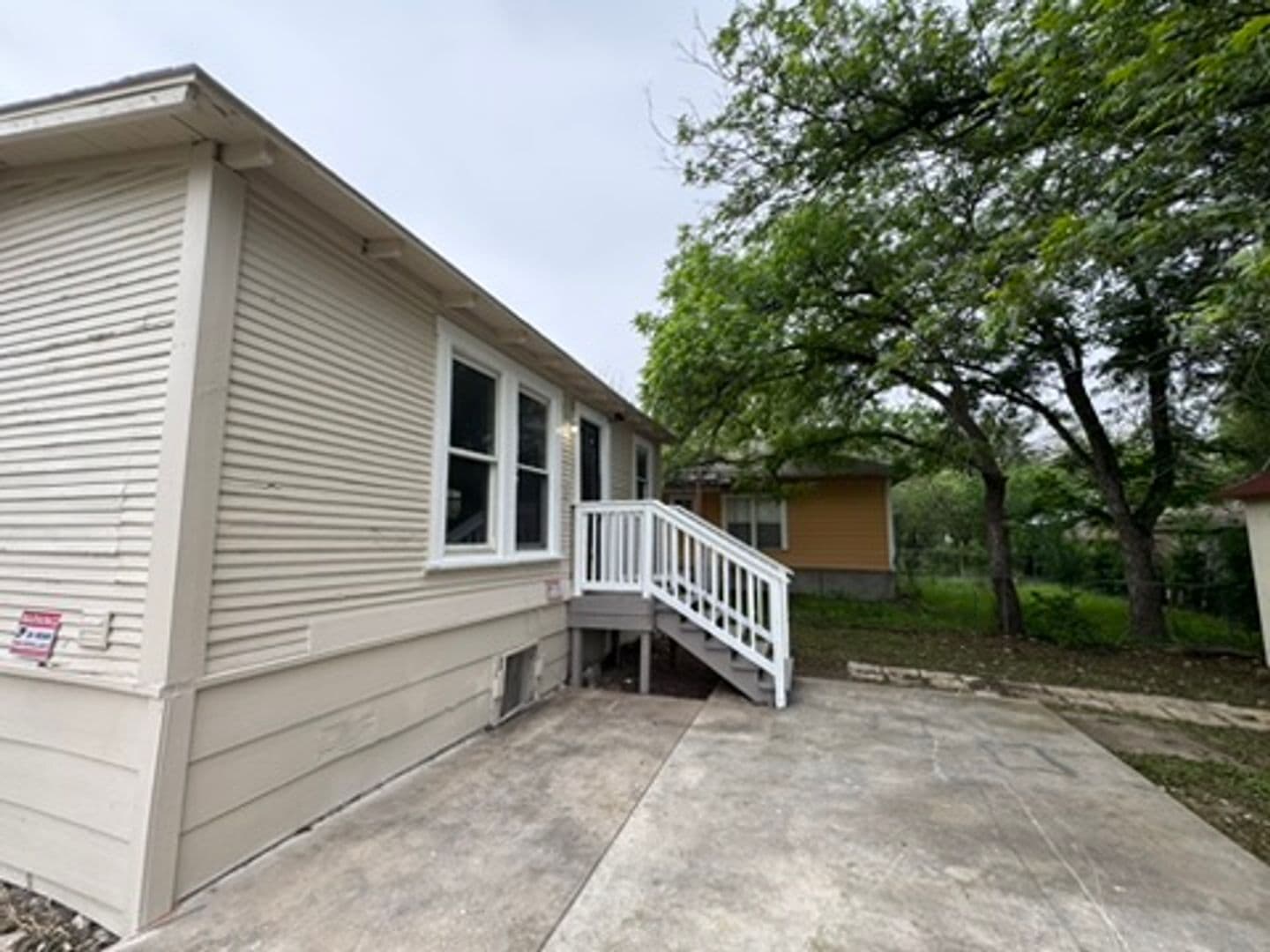 San Antonio House: 420 Clark Avenue