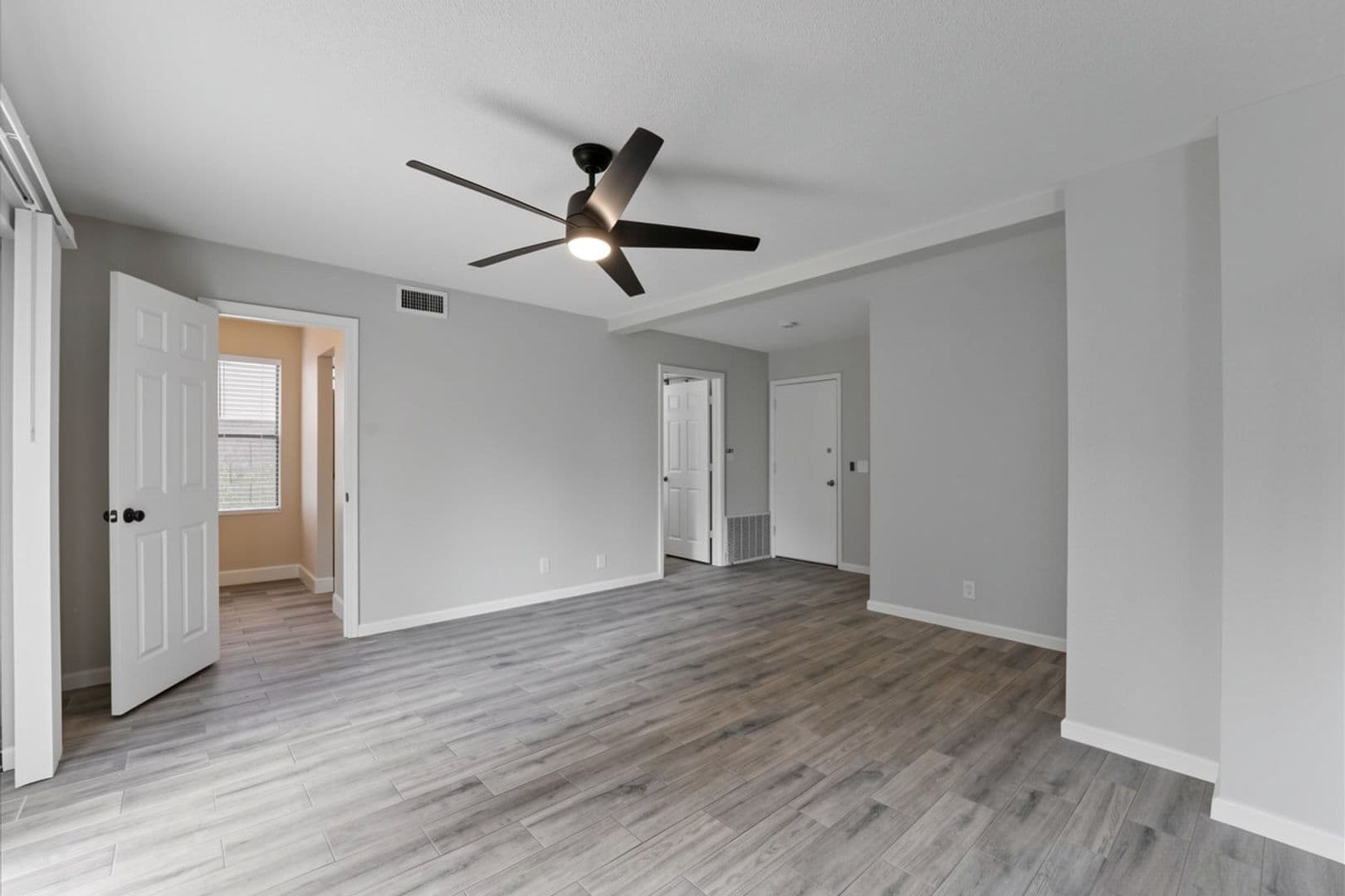 Gilbert House: 407 S Ocean Dr