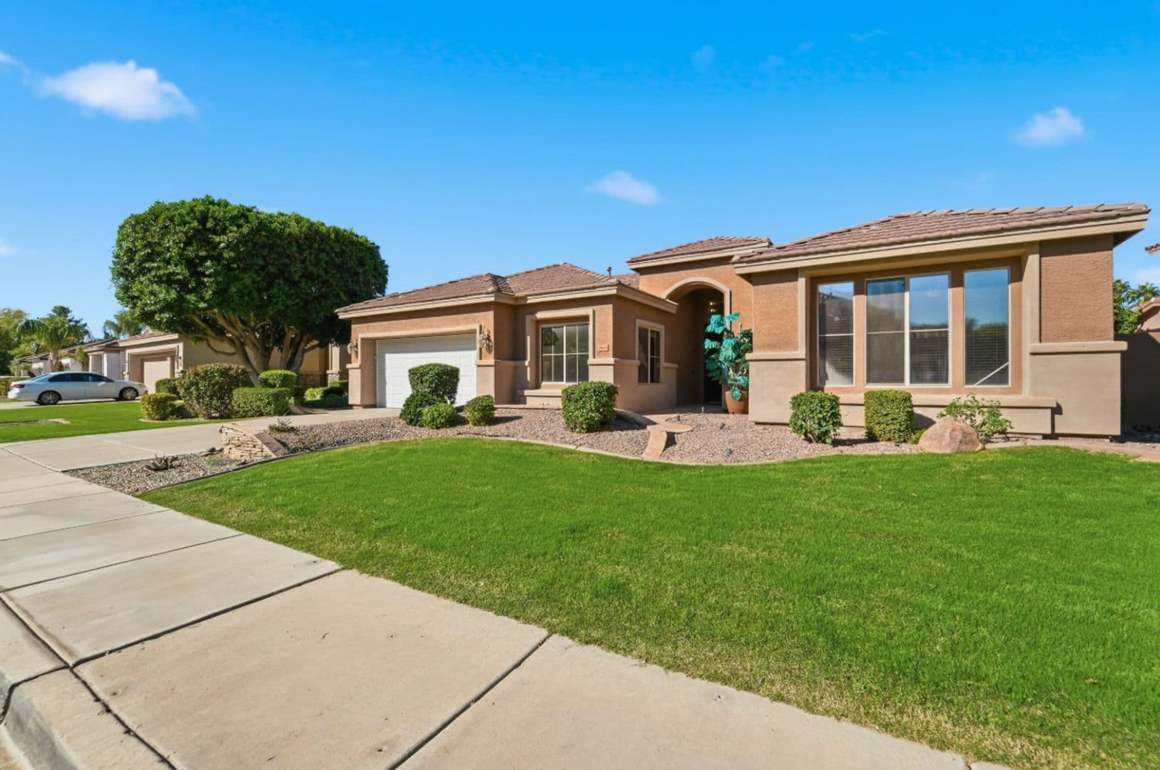 Glendale House: 7180 W Trails Dr