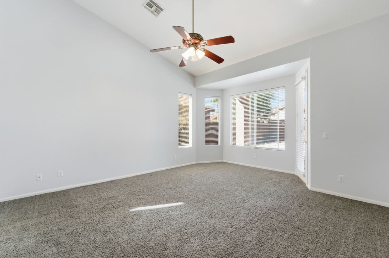 Glendale House: 7180 W Trails Dr