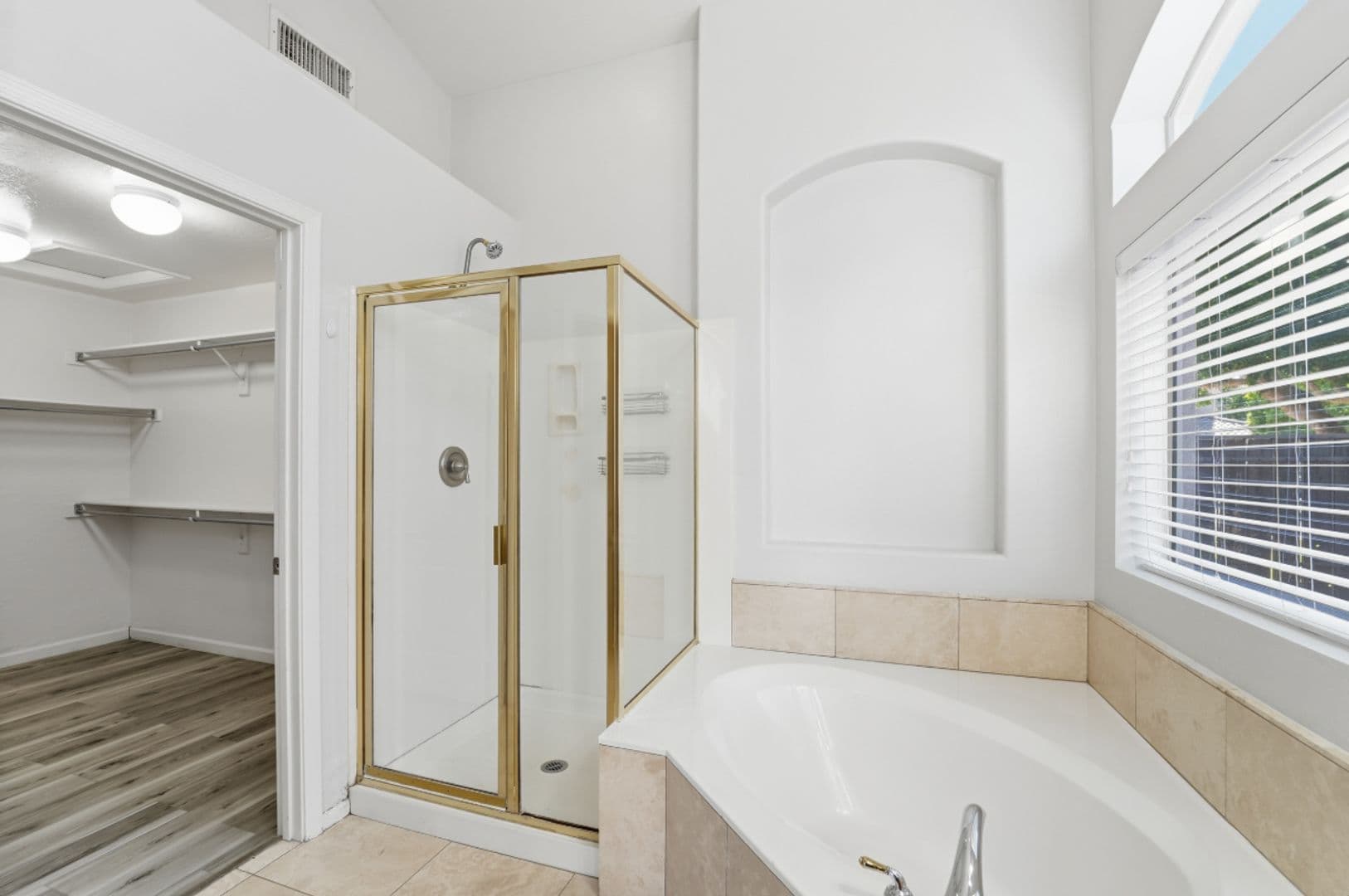 Glendale House: 7180 W Trails Dr