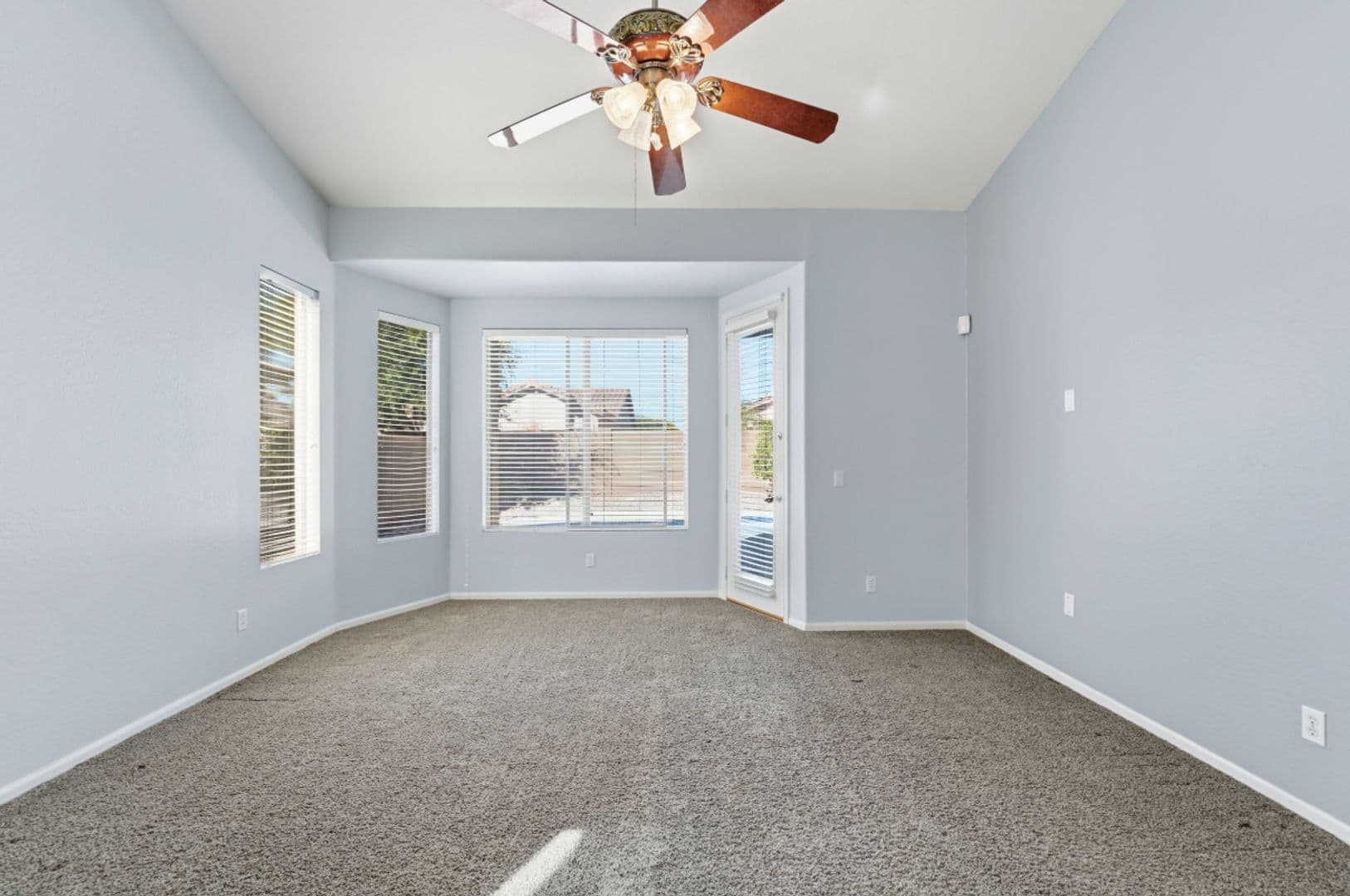 Glendale House: 7180 W Trails Dr