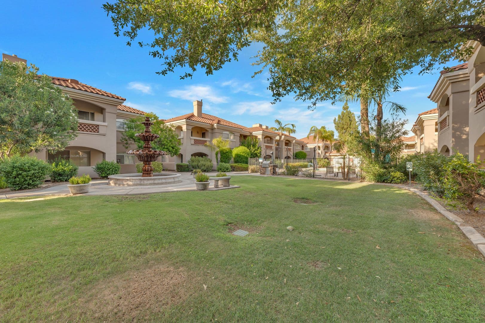 Scottsdale Condo: 8653 E Royal Palm Rd #1008