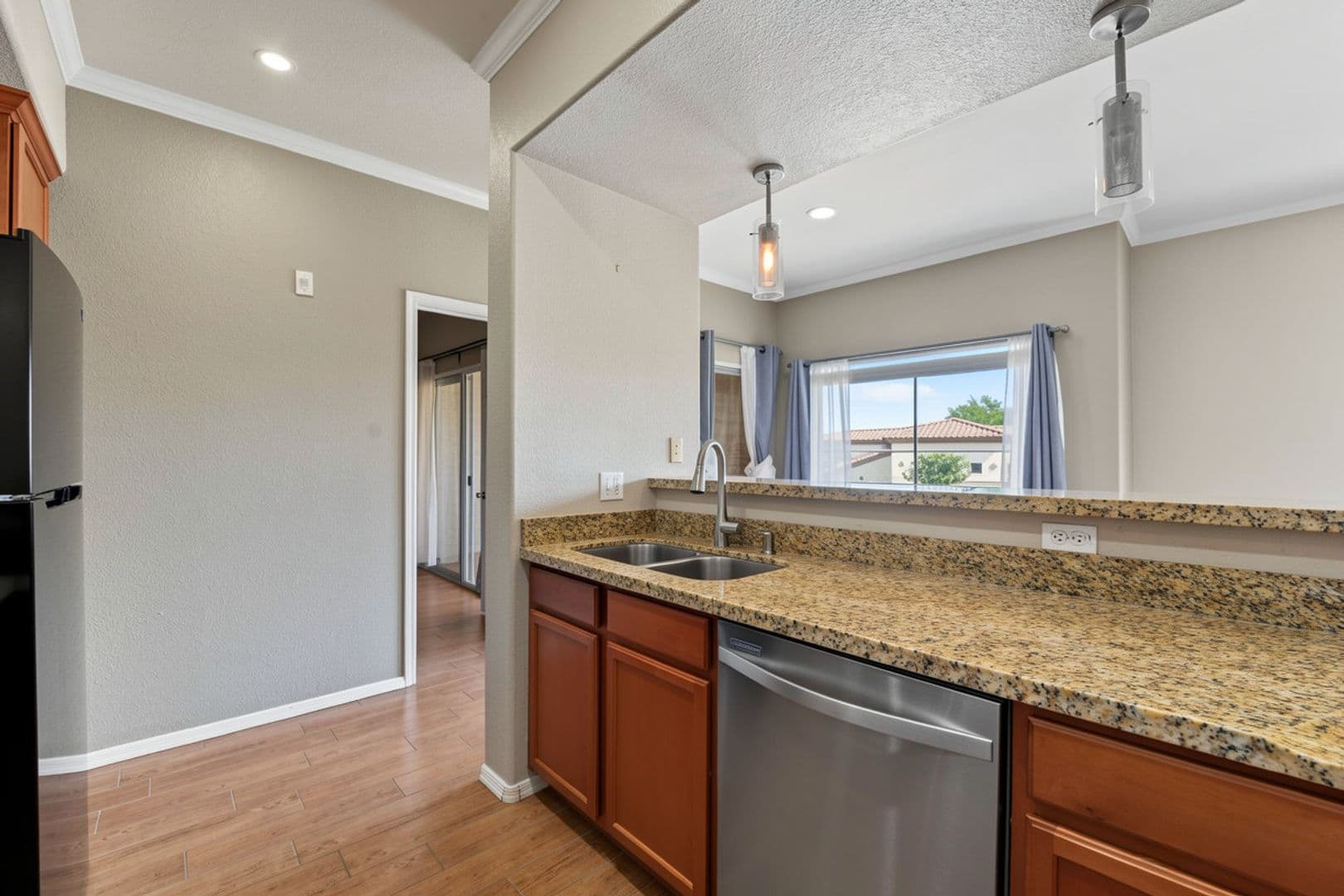 Phoenix Condo: 3236 E Chandler Blvd unit 2075