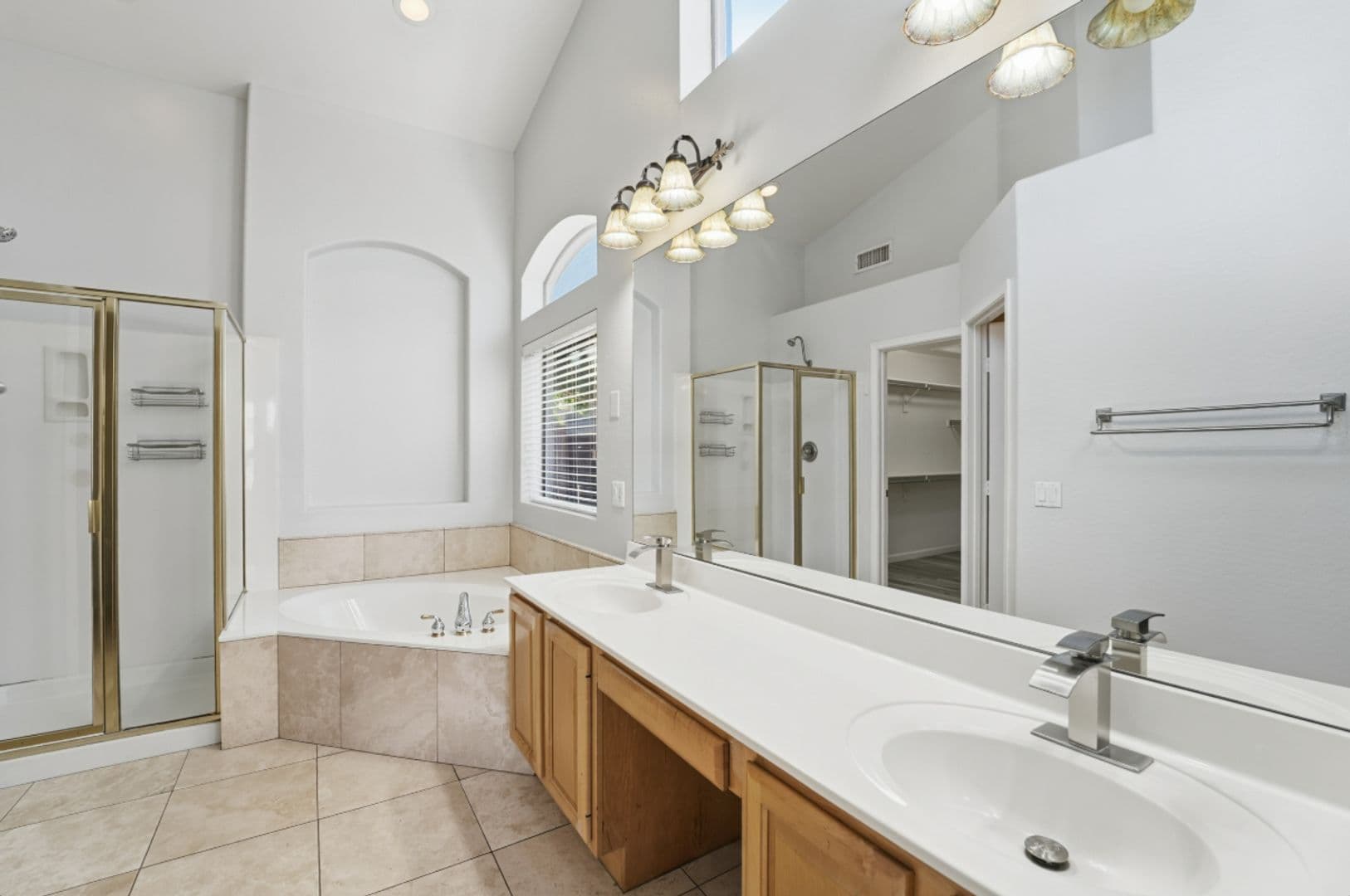 Glendale House: 7180 W Trails Dr