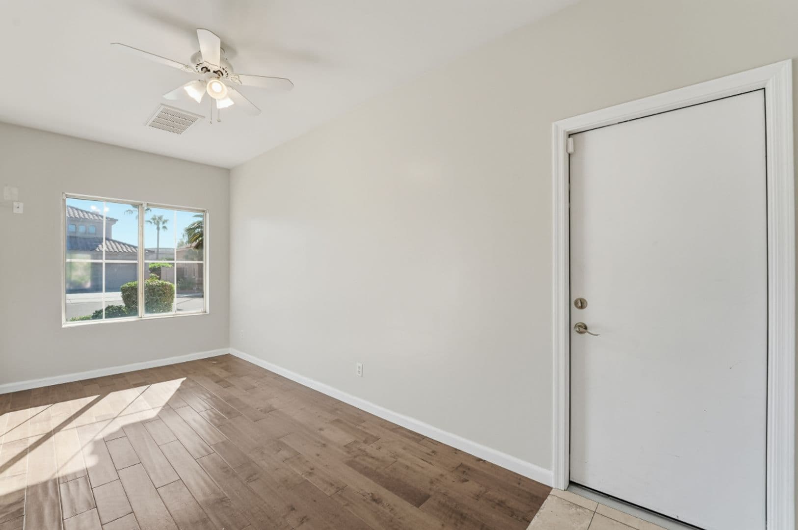 Glendale House: 7180 W Trails Dr