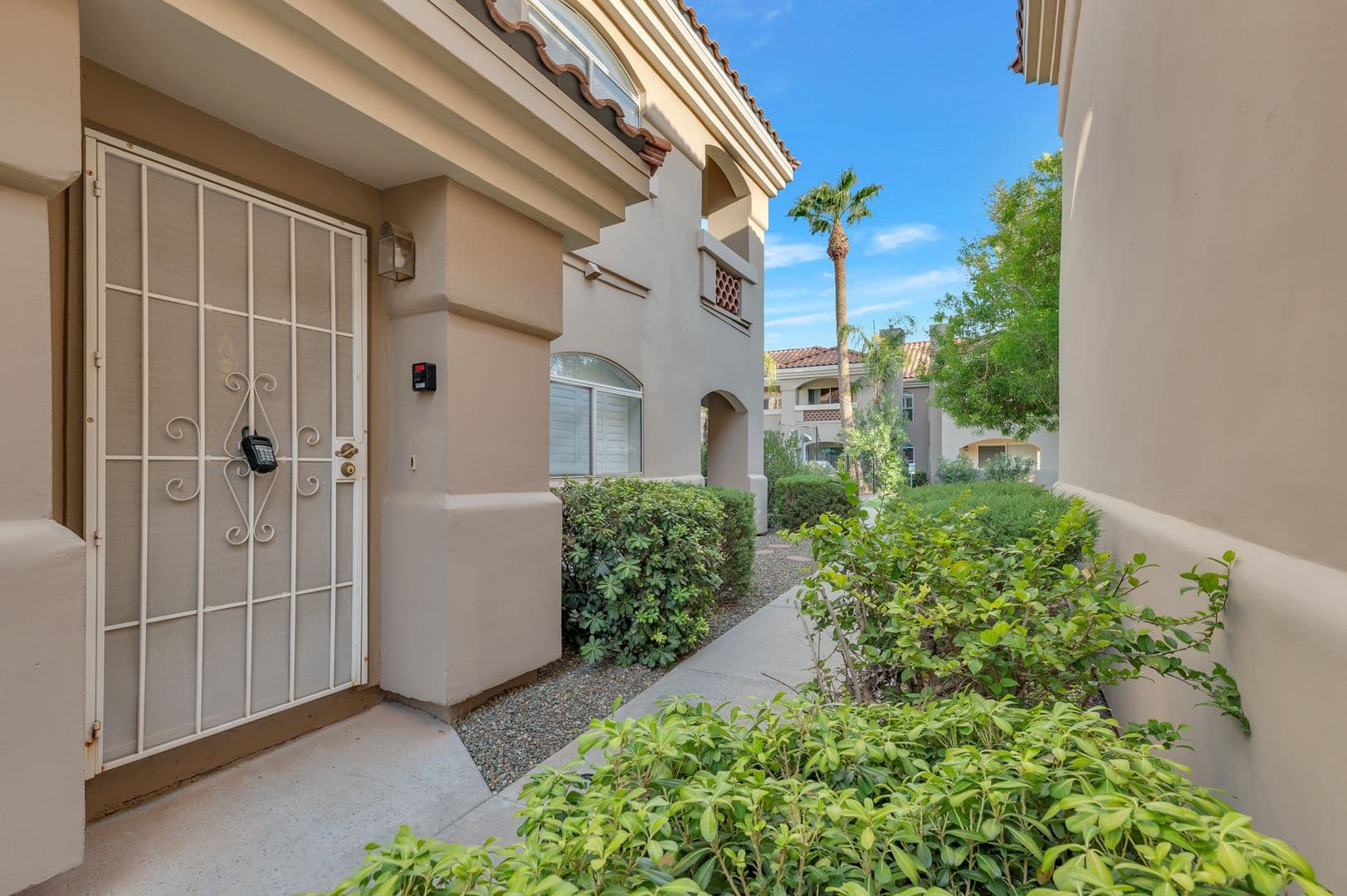 Scottsdale Condo: 8653 E Royal Palm Rd #1008