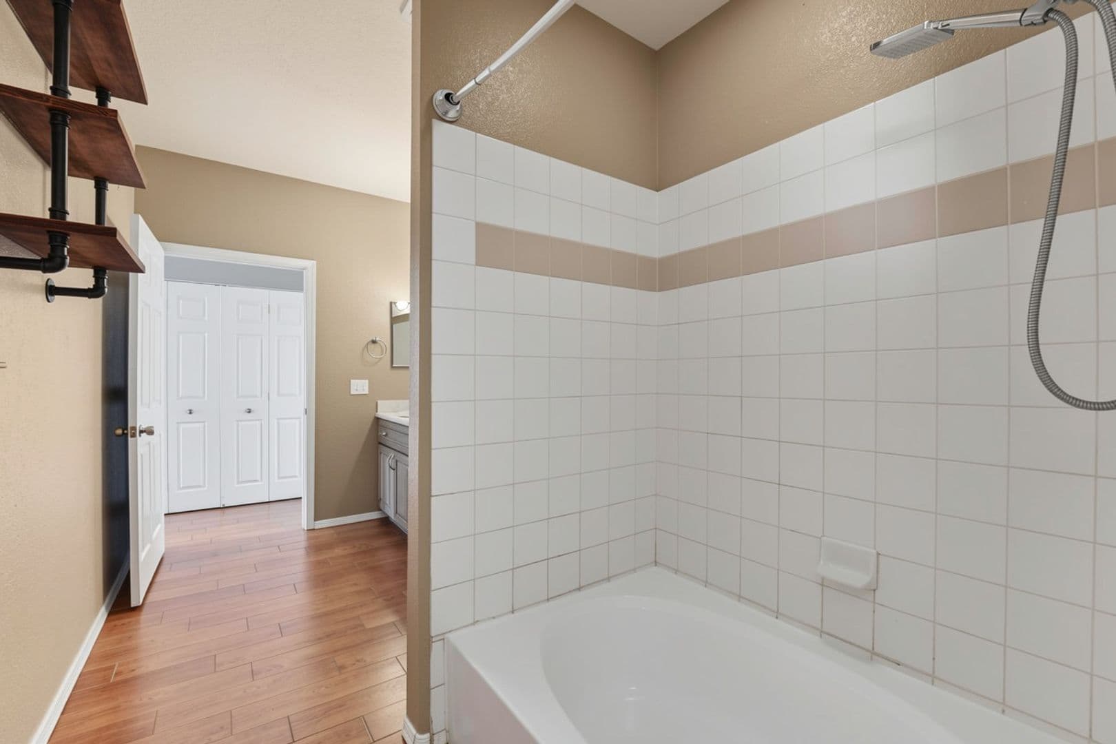 Phoenix Condo: 3236 E Chandler Blvd unit 2075