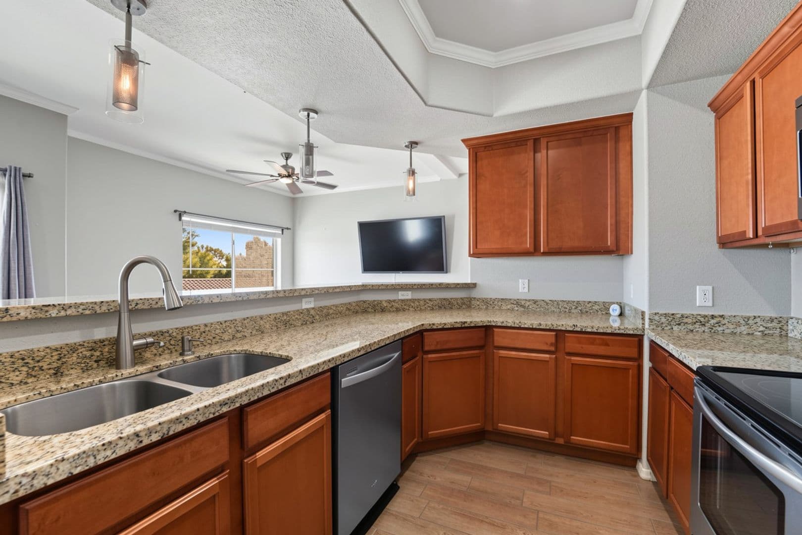 Phoenix Condo: 3236 E Chandler Blvd unit 2075