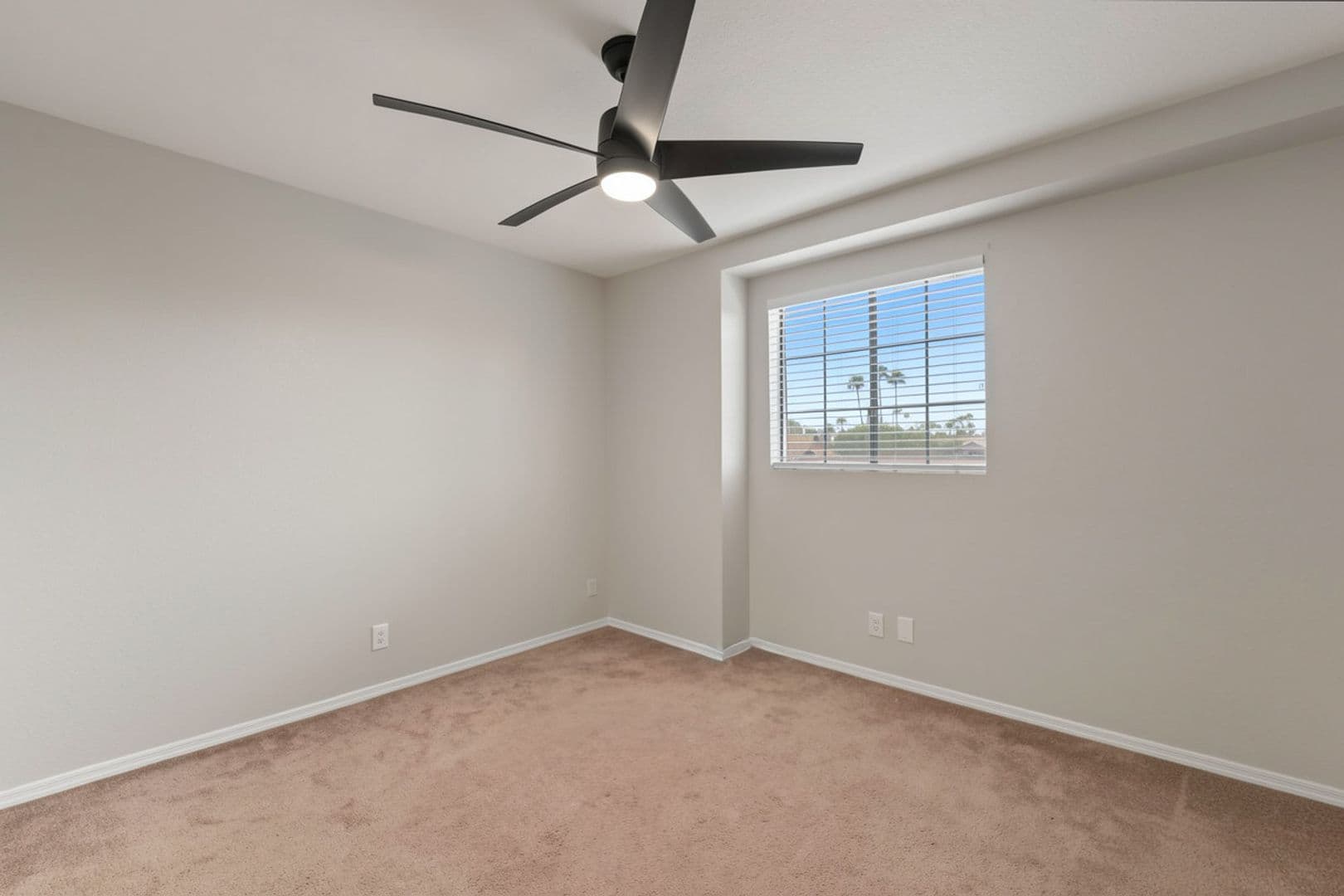 Gilbert House: 407 S Ocean Dr