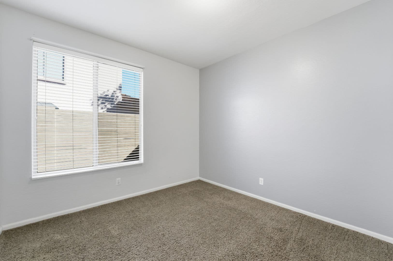 Glendale House: 7180 W Trails Dr