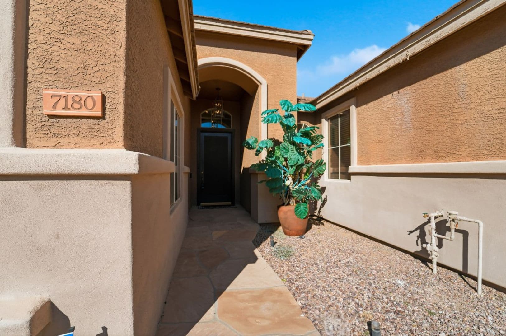 Glendale House: 7180 W Trails Dr