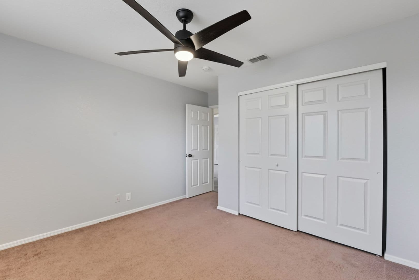 Gilbert House: 407 S Ocean Dr