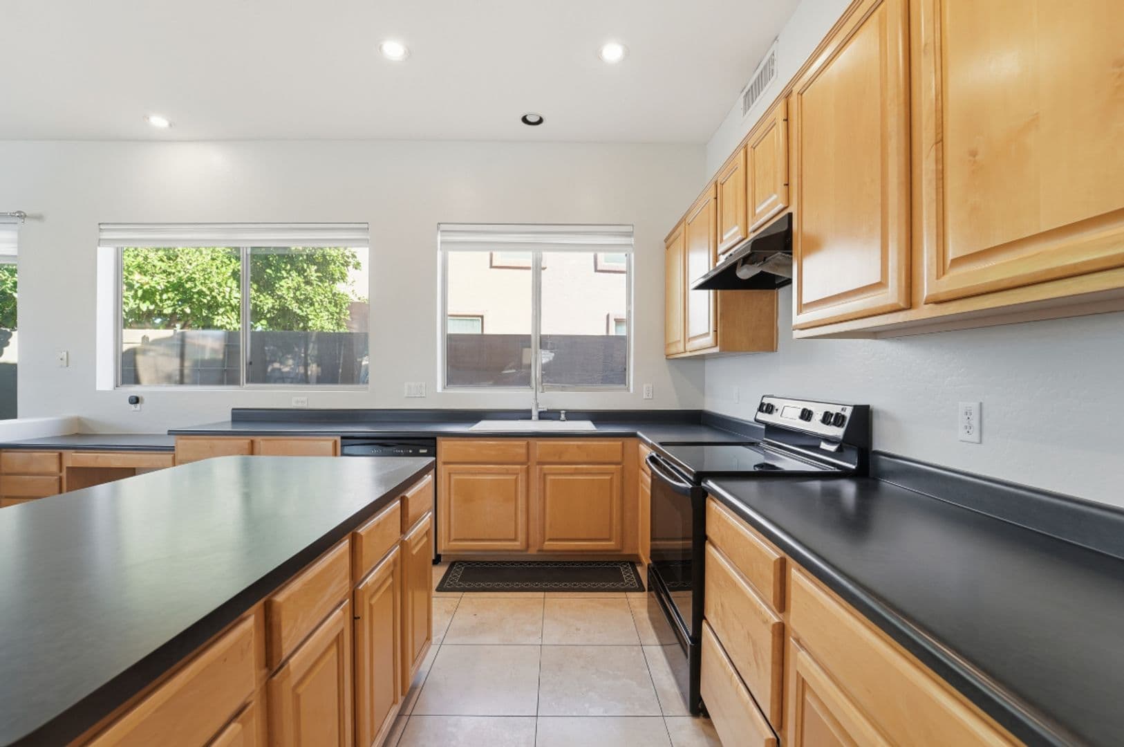 Glendale House: 7180 W Trails Dr